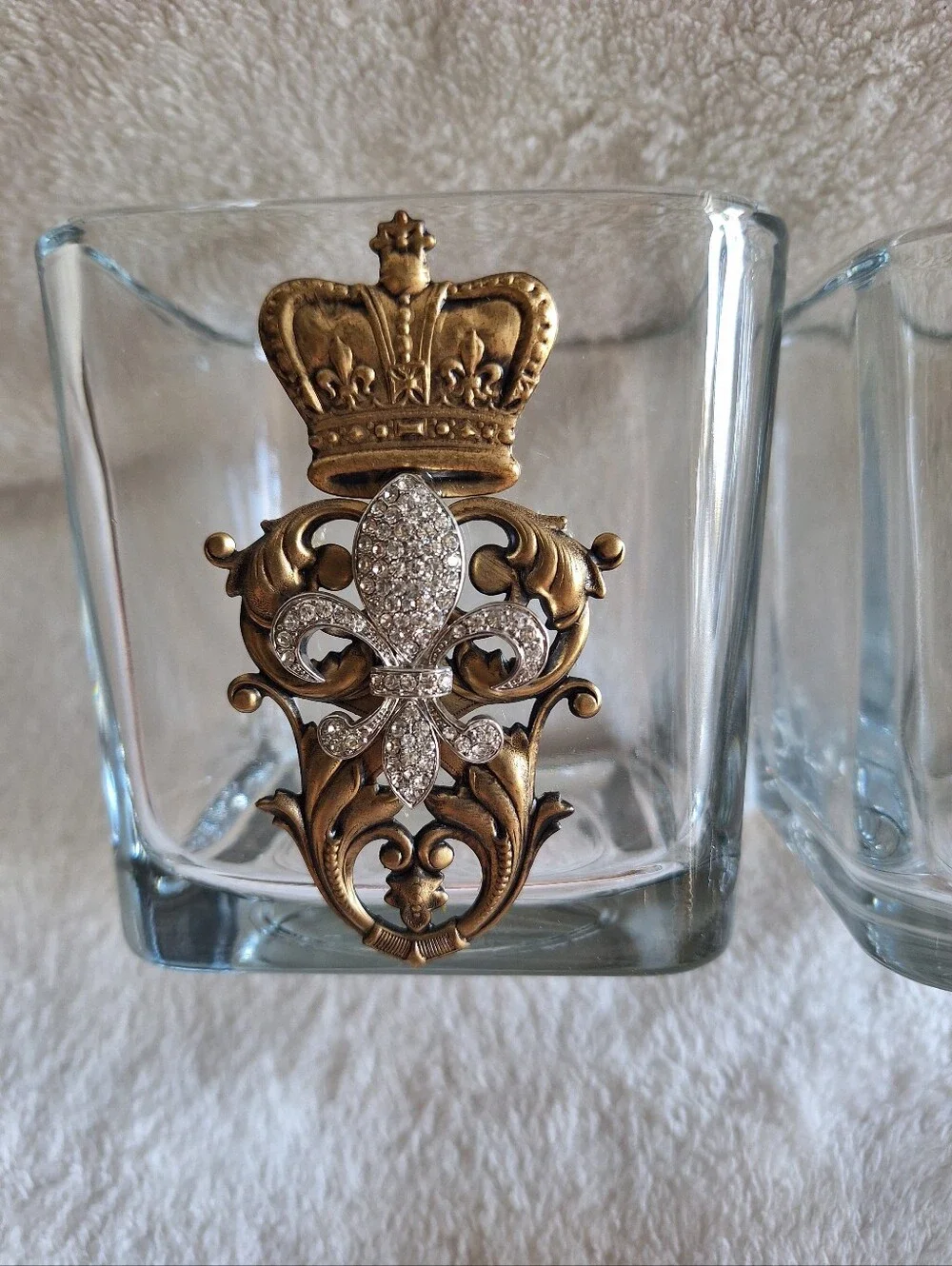 Fringe Studio Style Royal Crest Whiskey Shot Glasses Set 4 Jeweled Fleur-de-lis
